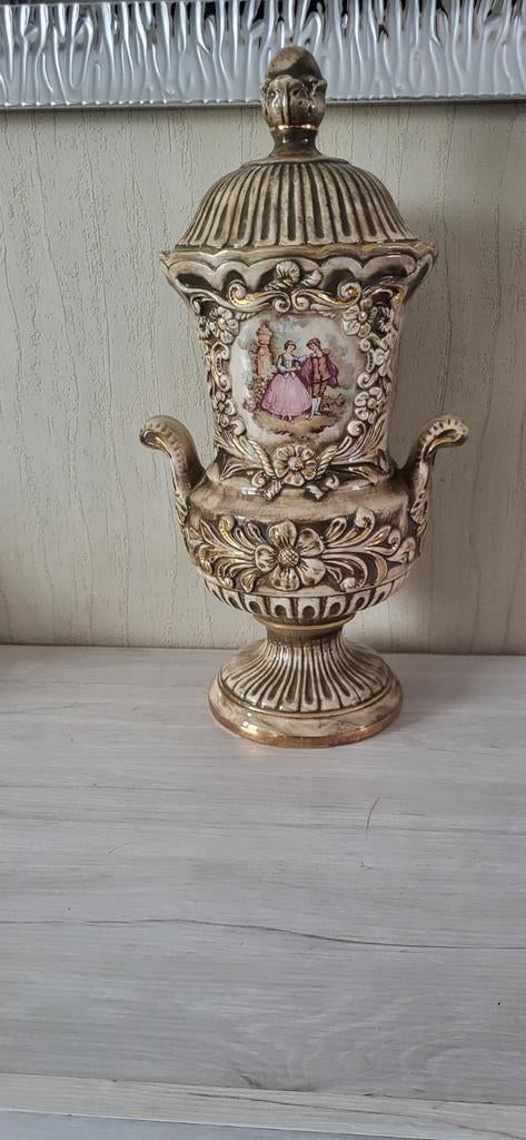 Grote elegante Italiaanse rococo, Enlèvement