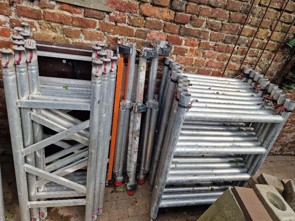 Te koop: Gebruikte Mi tower rolsteiger, Doe-het-zelf en Bouw, Steigers, Ophalen, Gebruikt, Rolsteiger of Kamersteiger, 5 meter of hoger