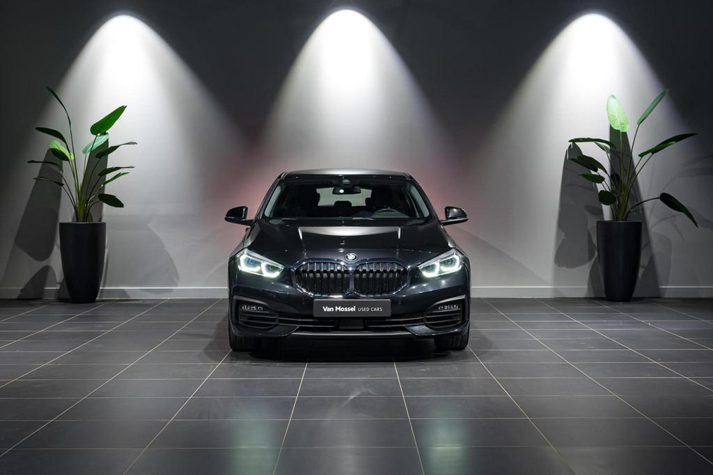 BMW 1-serie 118iA PDC | NAVI | LED, Auto's, Gebruikt, 129 g/km, 136 pk, Zwart