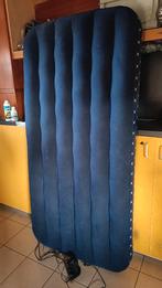 Luchtbed met pomp, Caravanes & Camping, Matelas pneumatiques, Enlèvement, Comme neuf
