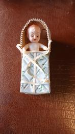 oud popje + draagtasje, Enlèvement, Utilisé, Poupée