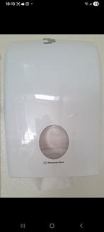 Handdoek dispenser met navullingen., Zakelijke goederen, Ophalen, Gebruikt, Reinigen