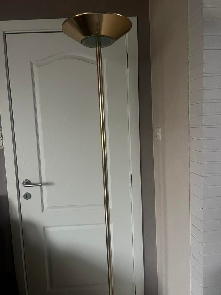 Mooie staande halogeenlamp in messing, Huis en Inrichting, Ophalen, Overige materialen, Gebruikt, 150 tot 200 cm