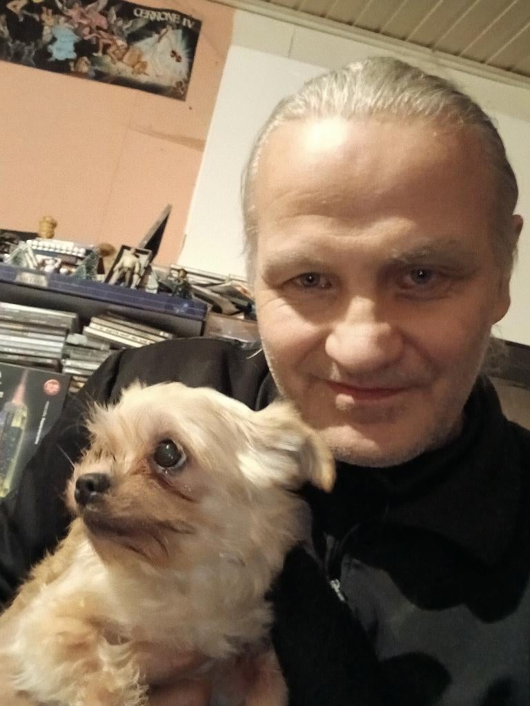 Ik zoek dame(s) voor uitstapjes te maken, Contacten en Berichten