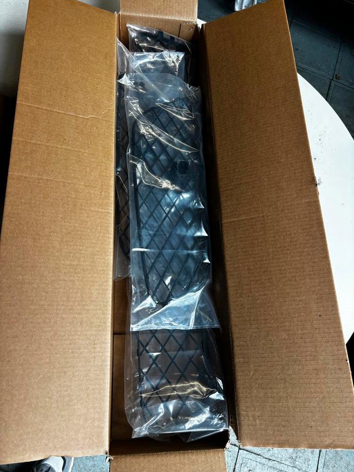 Grill bentley continental, Fietsen en Brommers, Fietsaccessoires | Fietsaccu's, Zo goed als nieuw, Ophalen