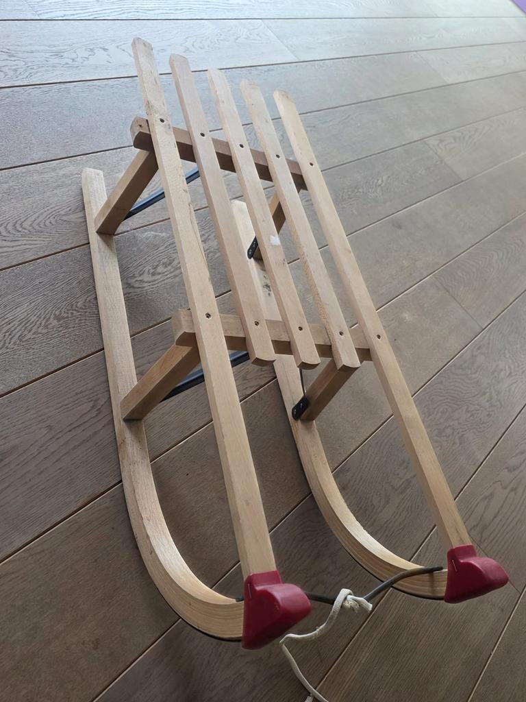 Houten slee, Ophalen