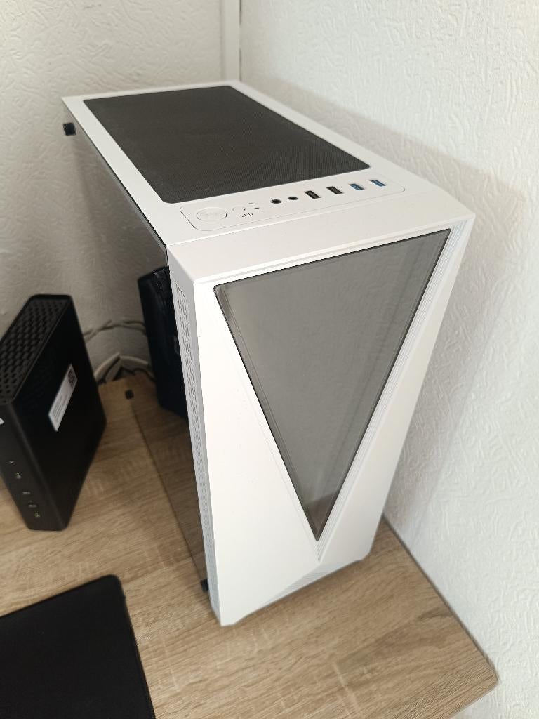 Tour PC excellent état, Informatique & Logiciels, Ordinateurs de bureau, Comme neuf, 3 à 4 Ghz, SSD, 16 GB, Enlèvement