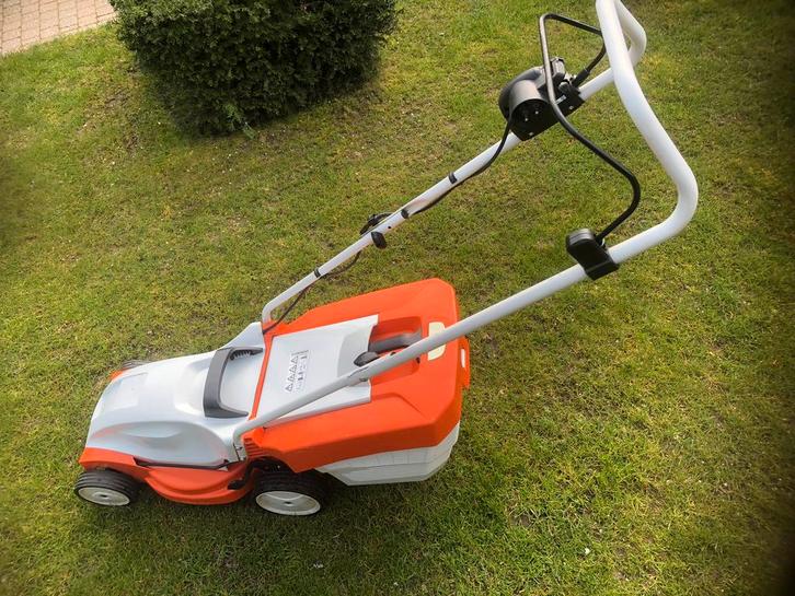 Grasmachine , merk STIHL, Jardin & Terrasse, Tondeuses à gazon, Comme neuf, Tondeuses à gazon électriques, 30 à 39 cm, Tondeuse rotative
