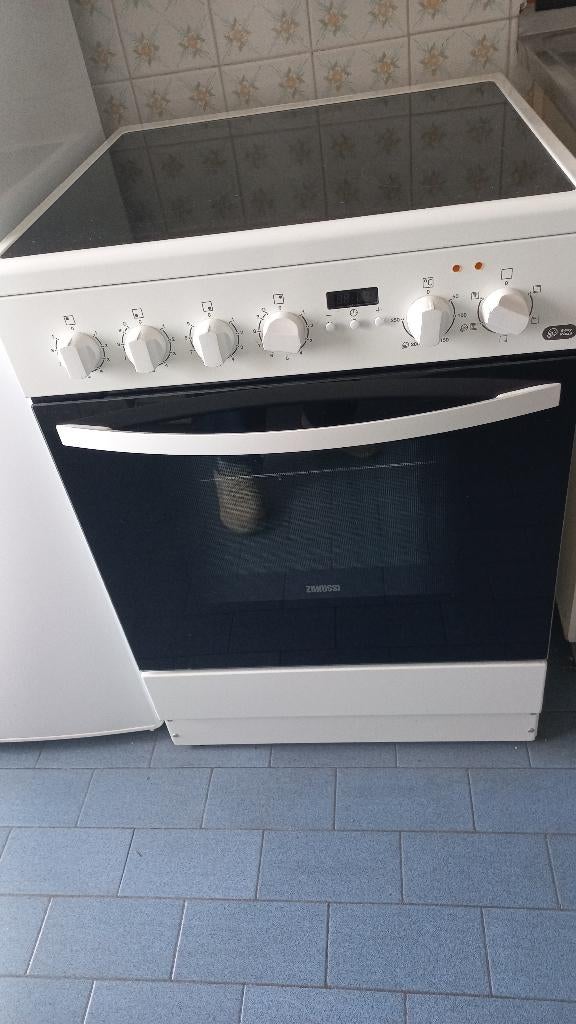 Fornuis Zanussi ZCV 65301 WA in zeer goede staat + kabel, Maison & Meubles, Cuisine | Éléments de cuisine, Moins de 100 cm, Comme neuf