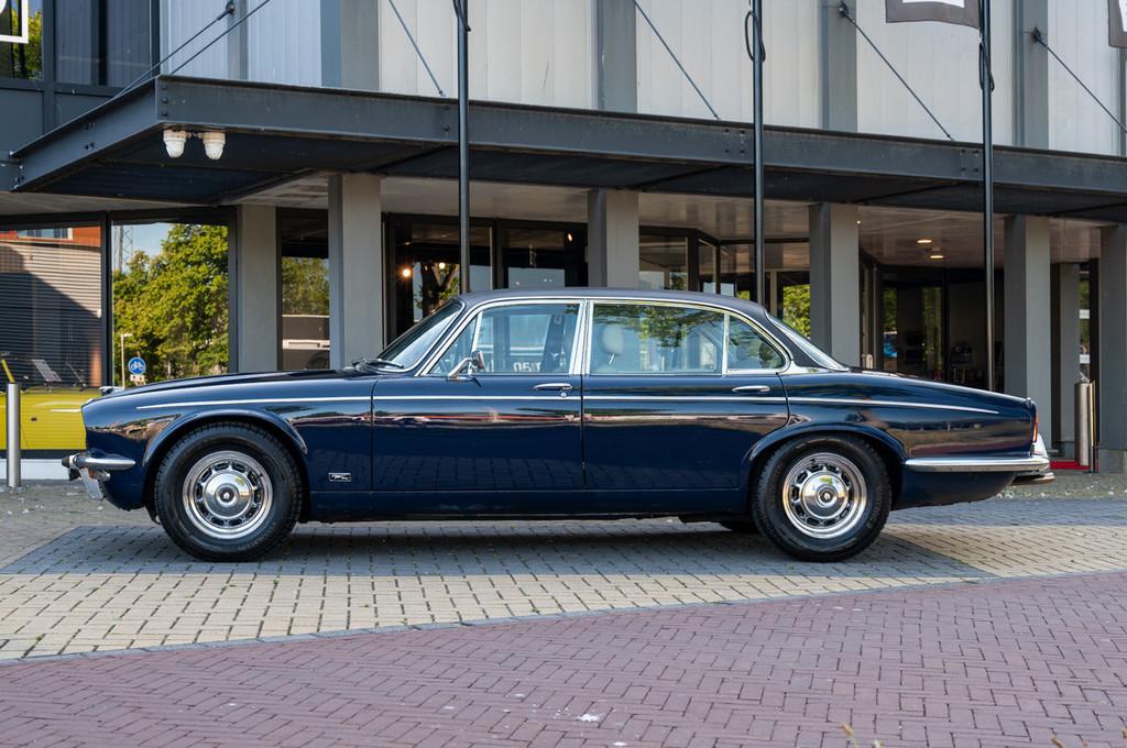 Jaguar XJ 5.3 V12 (bj 1976, automaat), Auto's, Automaat, 4 deurs, Beige, Blauw