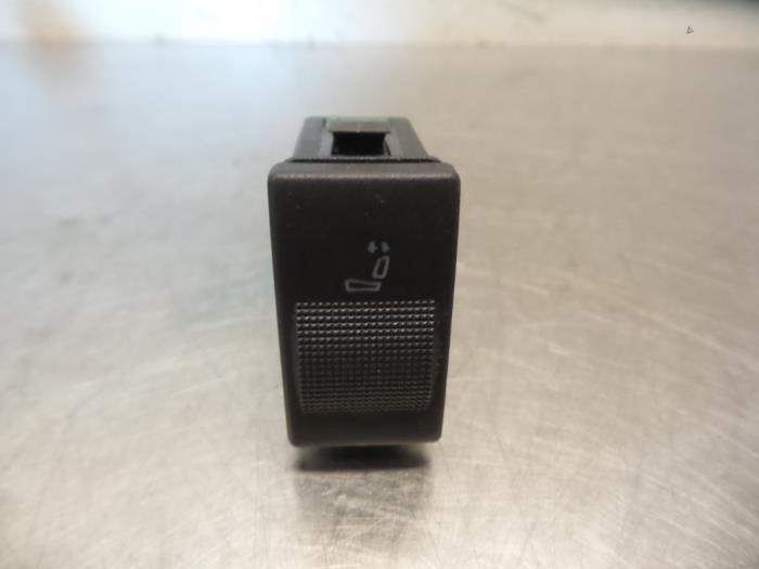 Commutateur réglage siège d'un Audi A8 (A8 94-), Autos : Pièces & Accessoires, Habitacle & Garnissage, Audi, Utilisé, Enlèvement ou Envoi