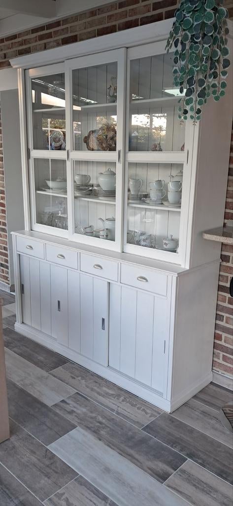 Vitrine/buffet rural. Sans contenu.Kleur wit., Enlèvement