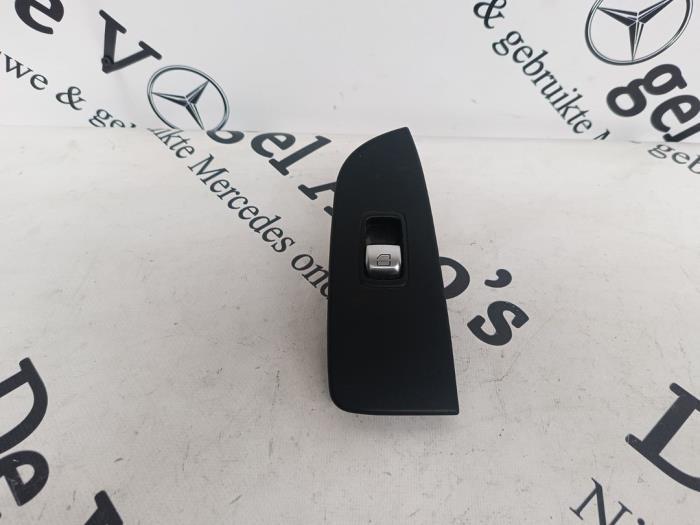Elektrisch Raam Schakelaar van een Mercedes Vito, Auto-onderdelen, Dashboard en Schakelaars, Gebruikt, -, Ophalen of Verzenden