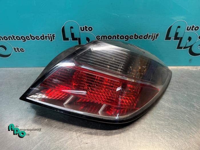 Achterlicht rechts van een Opel Astra (Astra H 04-), Auto-onderdelen, Verlichting, Opel, Gebruikt, 3 maanden garantie, Ophalen of Verzenden