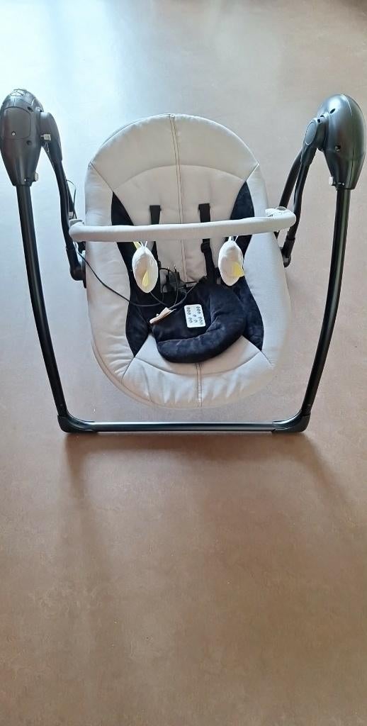 Qute Schommelstoel Q-Swing Softgrey Uil / Zwart Frame, Kinderen en Baby's, Schommelstoel, Verstelbaar, Zo goed als nieuw, Ophalen