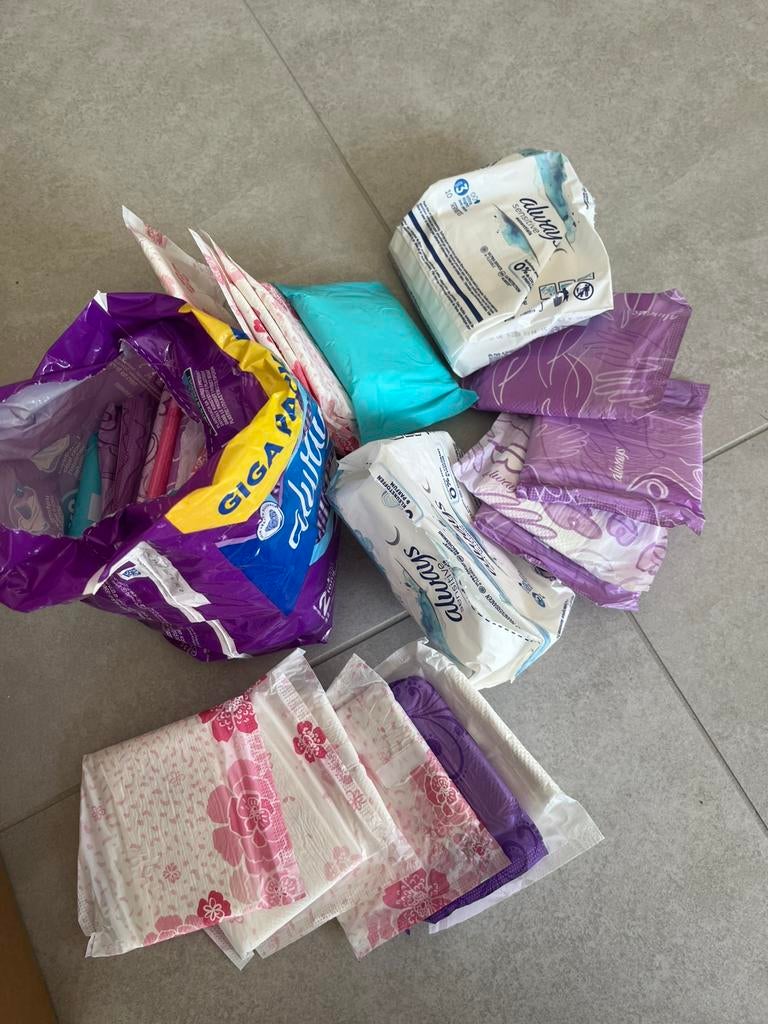 GRATIS verschillende soorten (Always) maandverband, Ophalen, Zo goed als nieuw