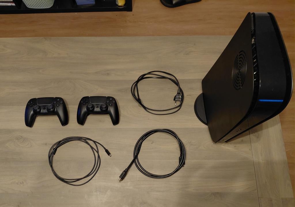 PS5 Digital met 2 controllers + headset, Games en Spelcomputers, Spelcomputers | Sony PlayStation 5, Gebruikt, Playstation 5 Digital