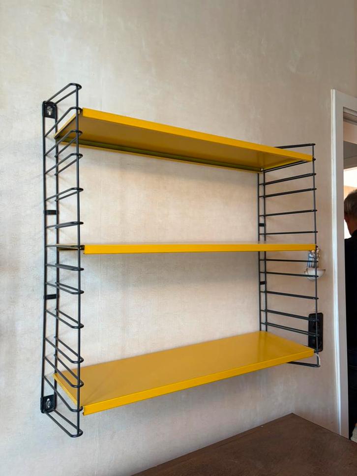 Vintage gele TOMADO rek / wandrek / etagere, Antiek en Kunst, Curiosa en Brocante, Ophalen