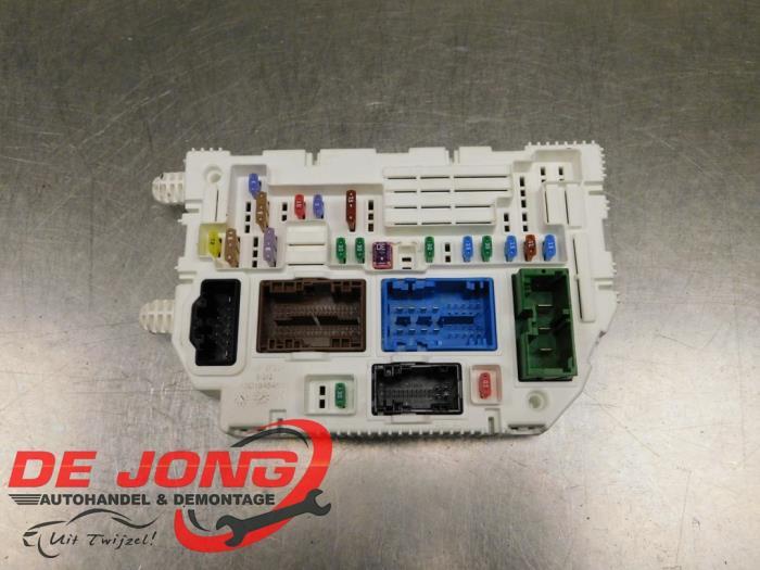 Boîte à fusibles d'un Peugeot 308, -, 3 mois de garantie, Utilisé, -