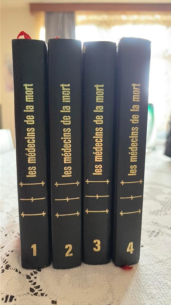 Les médecins de la mort (4 tomes), Livres, Guerre & Militaire, Enlèvement ou Envoi, Comme neuf