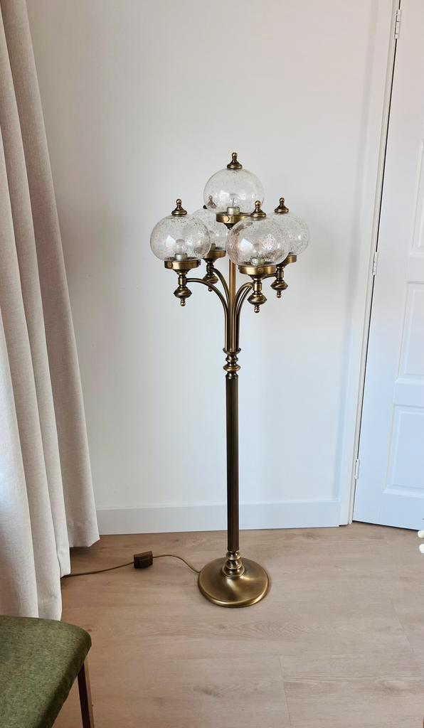 Prachtige vintage vloerlamp. Messing., Huis en Inrichting, Lampen | Vloerlampen, Zo goed als nieuw, 100 tot 150 cm, Glas, Metaal