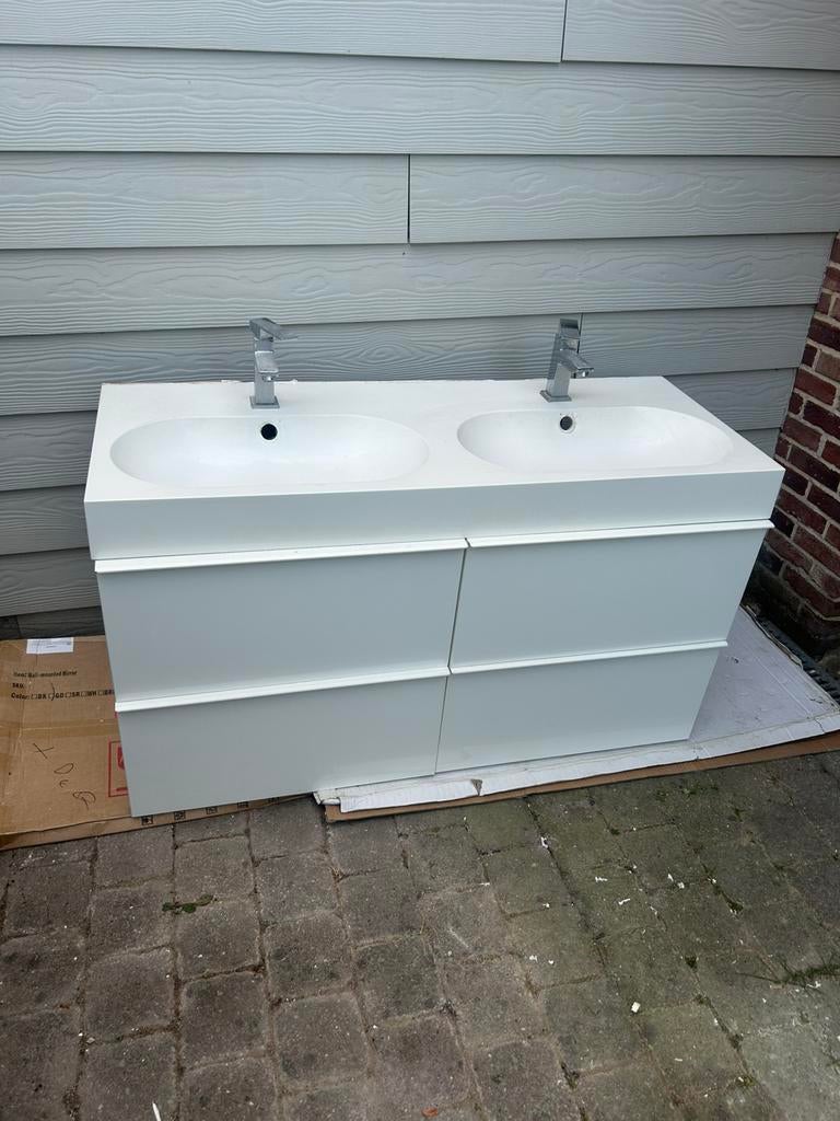 Wastafel met kranen en afvoerbuizen erbij en kolomkast, Huis en Inrichting, Ophalen, Zo goed als nieuw