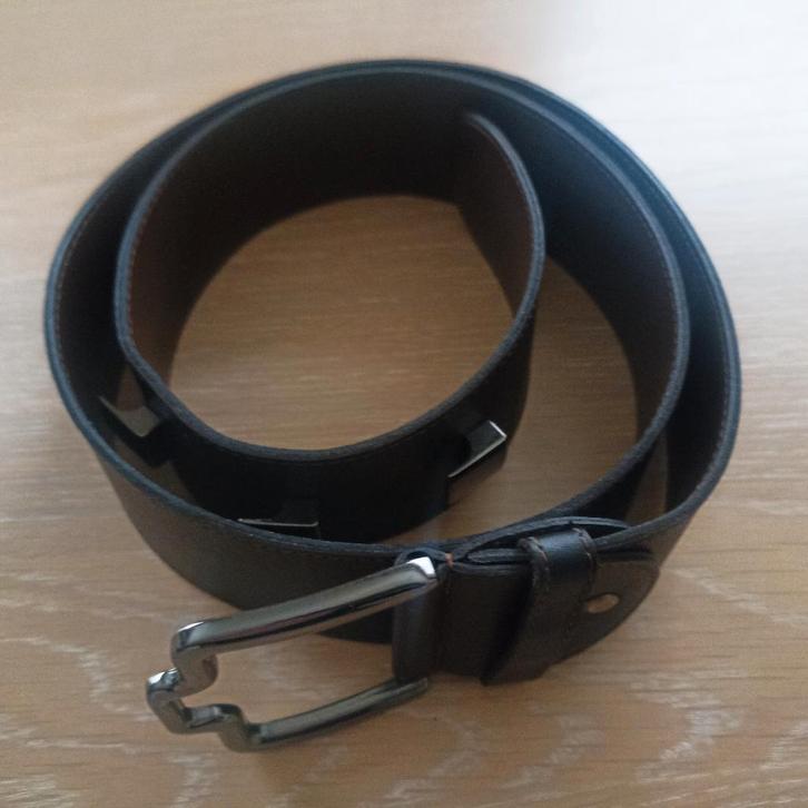 Lederen Italiaanse Dames riem Nero Giardini , 115 cm, Kleding | Dames, Riemen en Ceinturen, Ophalen of Verzenden