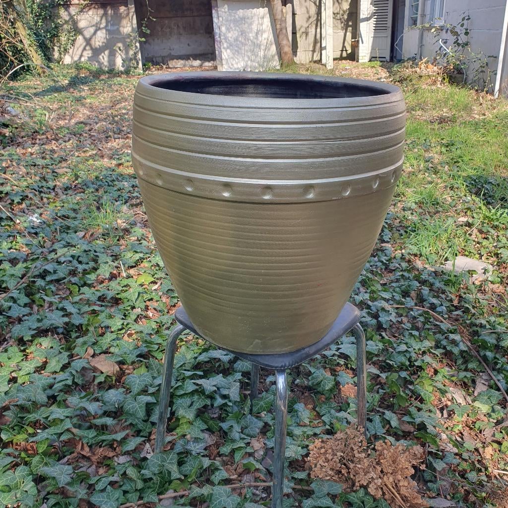 Stenen bloempot goudkleurig, Ophalen