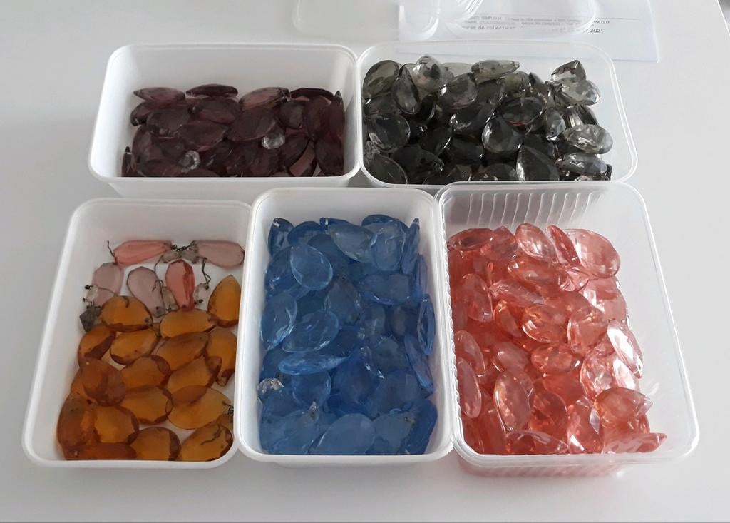 Anc pampilles, gouttes, larmes couleurs pour lustres. Pièce, Antiquités & Art, Enlèvement