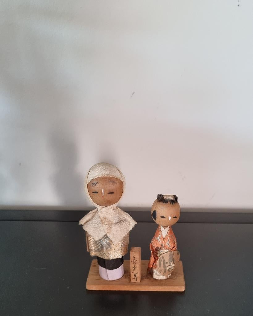 Beau couple Shingata Kokeshi, Envoi