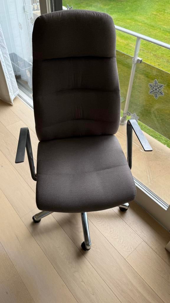 2 Bureaustoellen in goede staat met nog 5 maand garantie, Ophalen, Gebruikt, Beige, Bureaustoel