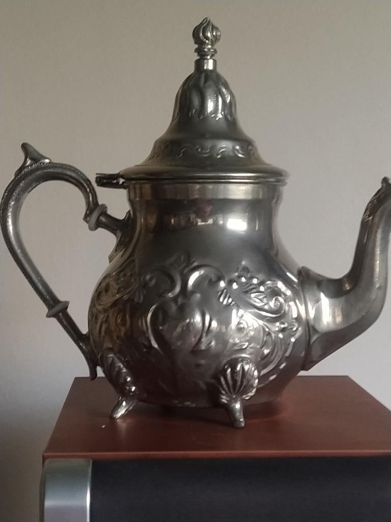 zilveren broodmandje + oude bonbondoos+ Marokkaanse theepot, Antiek en Kunst, Ophalen of Verzenden, Zilver