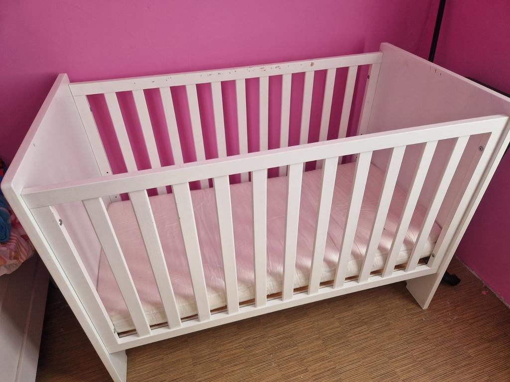 Babybed te koop, Kinderen en Baby's, Kinderkamer | Complete kinderkamers, Ophalen, Gebruikt, Jongetje of Meisje