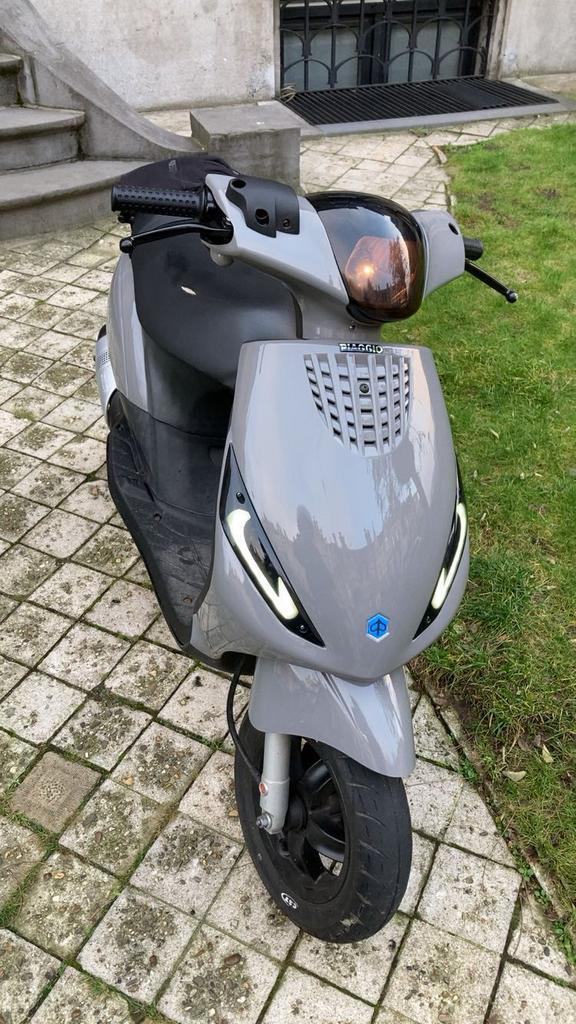 Piaggio zip 2 takt 50cc, Fietsen en Brommers, Scooters | Piaggio, Zo goed als nieuw, Zip, Klasse B (45 km/u), Tweetakt, Ophalen