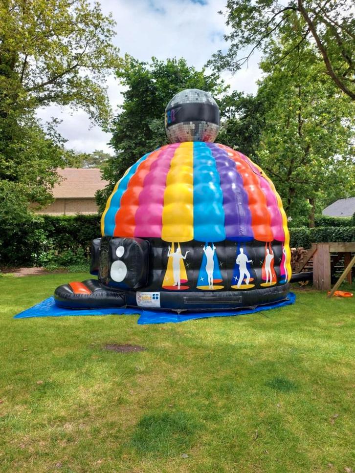 Disco Fun springkasteel met muziekbox en partylights te huur, Hobby en Vrije tijd, Feestartikelen | Verhuur, Ophalen of Verzenden