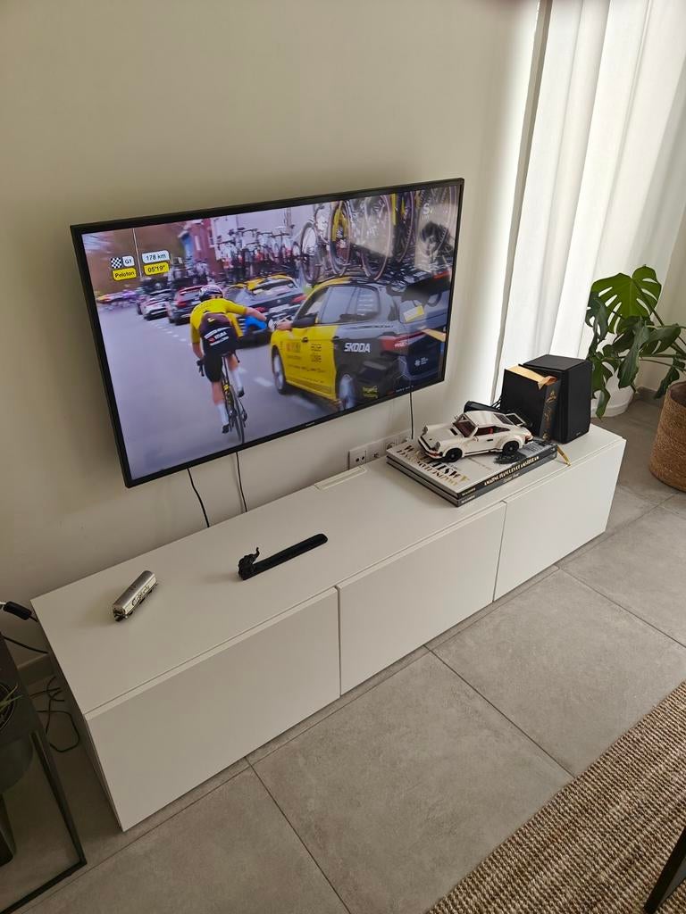 Besta tv meubel, Enlèvement