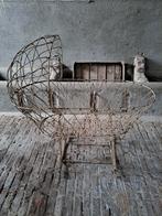 Wieg Antieke vintage wiegje van metaal.  19e begin 20e eeuw., Enlèvement, Utilisé, Berceau