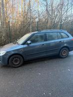 Skoda fabia 1.4tdi diesel Année 2009 avec 296.000km export, Autos, Skoda, Argent ou Gris, Achat, Boîte manuelle, Noir