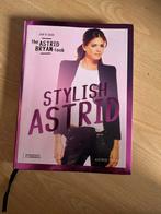 Astrid Bryan - Stylish Astrid, Boeken, Ophalen, Zo goed als nieuw, Astrid Bryan