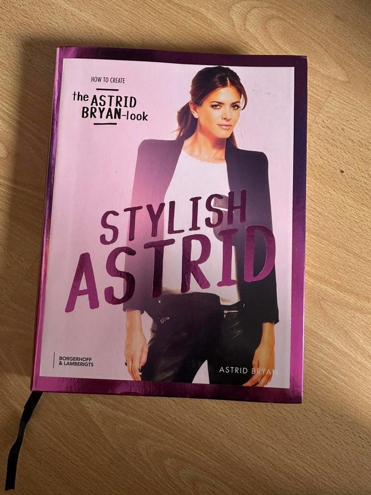 Astrid Bryan - Stylish Astrid, Boeken, Mode, Zo goed als nieuw, Ophalen