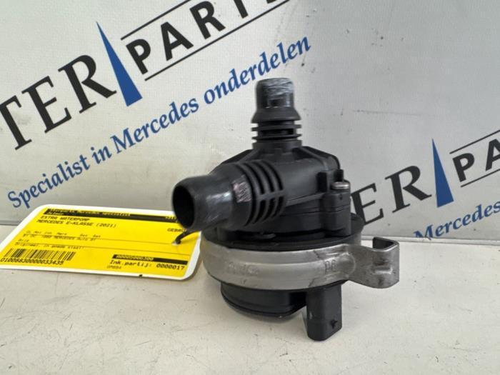 Extra waterpomp van een Mercedes E-Klasse, Auto-onderdelen, Airco en Verwarming, Mercedes-Benz, Gebruikt, 3 maanden garantie, Ophalen of Verzenden