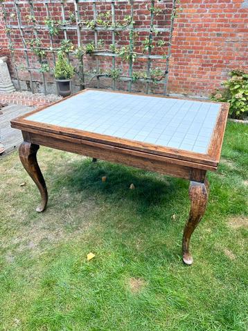 Authentieke tafel beschikbaar voor biedingen