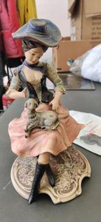 Beeldje vrouw met schaapje, Ophalen of Verzenden, Mens