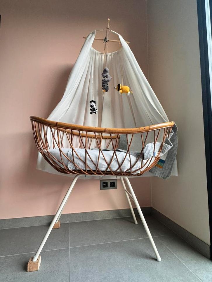 Vintage rotan wieg, Kinderen en Baby's, Babywiegjes en Ledikanten, Zo goed als nieuw, Wieg, Ophalen