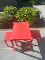 Kindertafel met 2 krukjes, kleur rood, Tuin en Terras, Ophalen of Verzenden, Gebruikt, Rechthoekig, Kunststof