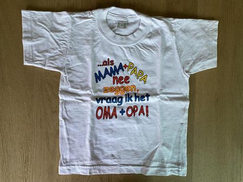 Witte T-shirt met opschrift voor oma en opa maat 104, Kinderen en Baby's, Kinderkleding | Maat 104, Gebruikt, Jongen of Meisje