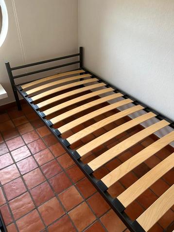 Eenpersoonsbedden set 2x identiek beschikbaar voor biedingen