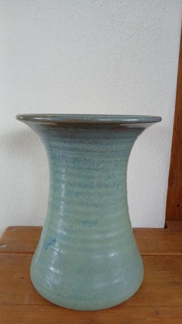 Gubbels Helden Vintage groen blauw gemêleerde trompet vaas beschikbaar voor biedingen