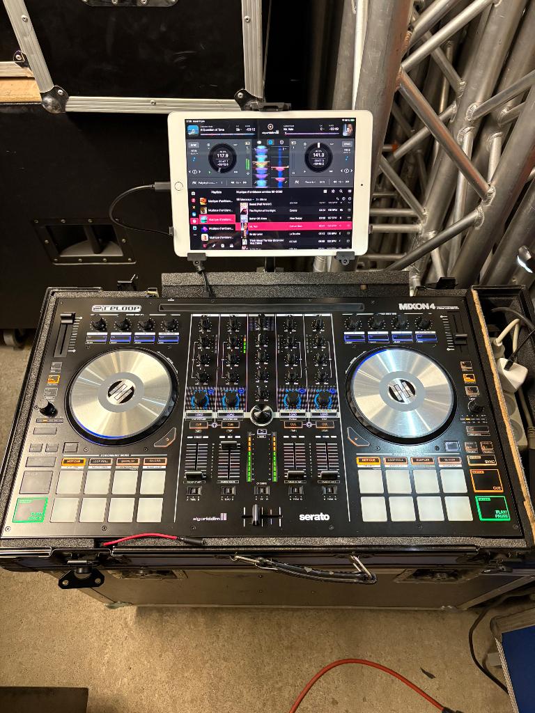 Contrôleur Reloop Mixon4, Musique & Instruments, DJ sets & Platines, Comme neuf, Platine, Reloop, Enlèvement