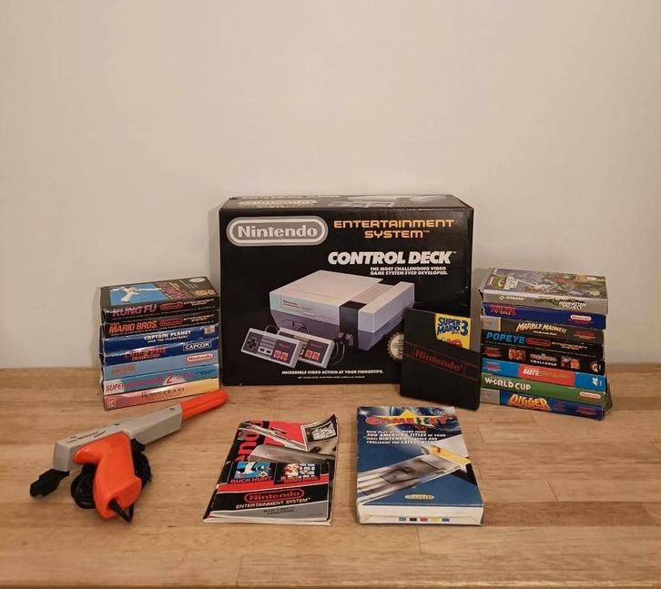 Nintendo Nes Control Deck (CIB) RARE! + 13Games + Zapper, Games en Spelcomputers, Spelcomputers | Nintendo NES, Zo goed als nieuw